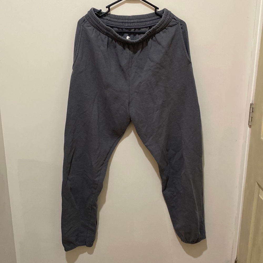 grey sweatpants